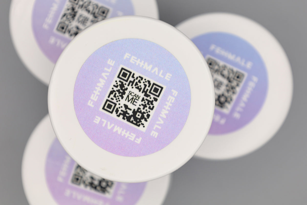 Lid with purple label and QR code on Fehmale Lightweight Curl Cream 150ml, designed for curly hair care.